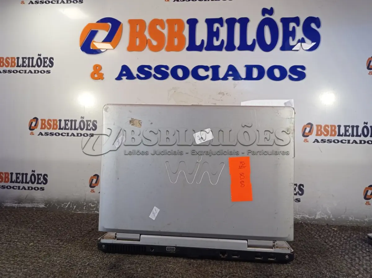 LOTE 350 - 01 NOTEBOOK MARCA CCE. (NO ESTADO) ATENÇÃO! FAZER A VISITAÇÃO ANTES DE ARREMATAR, NÃO SABEMOS SE FUNCIONA. LEILÃO NÃO TEM GARANTIA E NEM DEVOLUÇÃO, SUJEITO A POSSÍVEIS AVARIAS VISÍVEIS/OCULTAS E/OU AUSÊNCIA DE COMPONENTES.