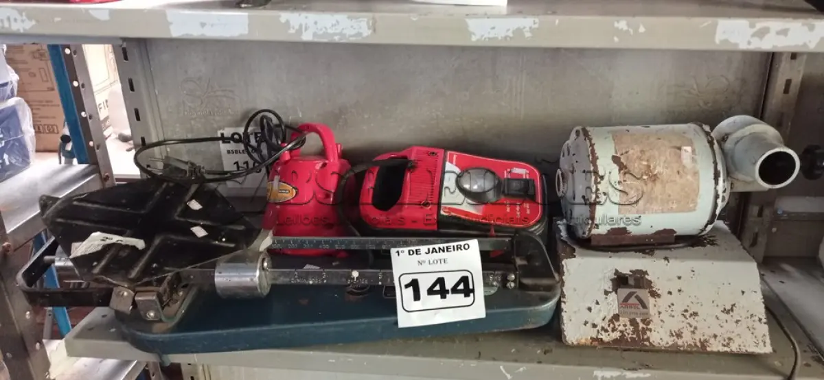 LOTE 144 - 01 BALANÇA ANALÓGICA, 02 MINI COMPRESSOR DE AR E 01 MOEDOR DE CARNE INCOMPLETOS. (NO ESTADO) ATENÇÃO! FAZER A VISITAÇÃO ANTES DE ARREMATAR, NÃO SABEMOS SE FUNCIONA. LEILÃO NÃO TEM GARANTIA E NEM DEVOLUÇÃO, SUJEITO A POSSÍVEIS AVARIAS VISÍVEIS/OCULTAS E/OU AUSÊNCIA DE COMPONENTES.