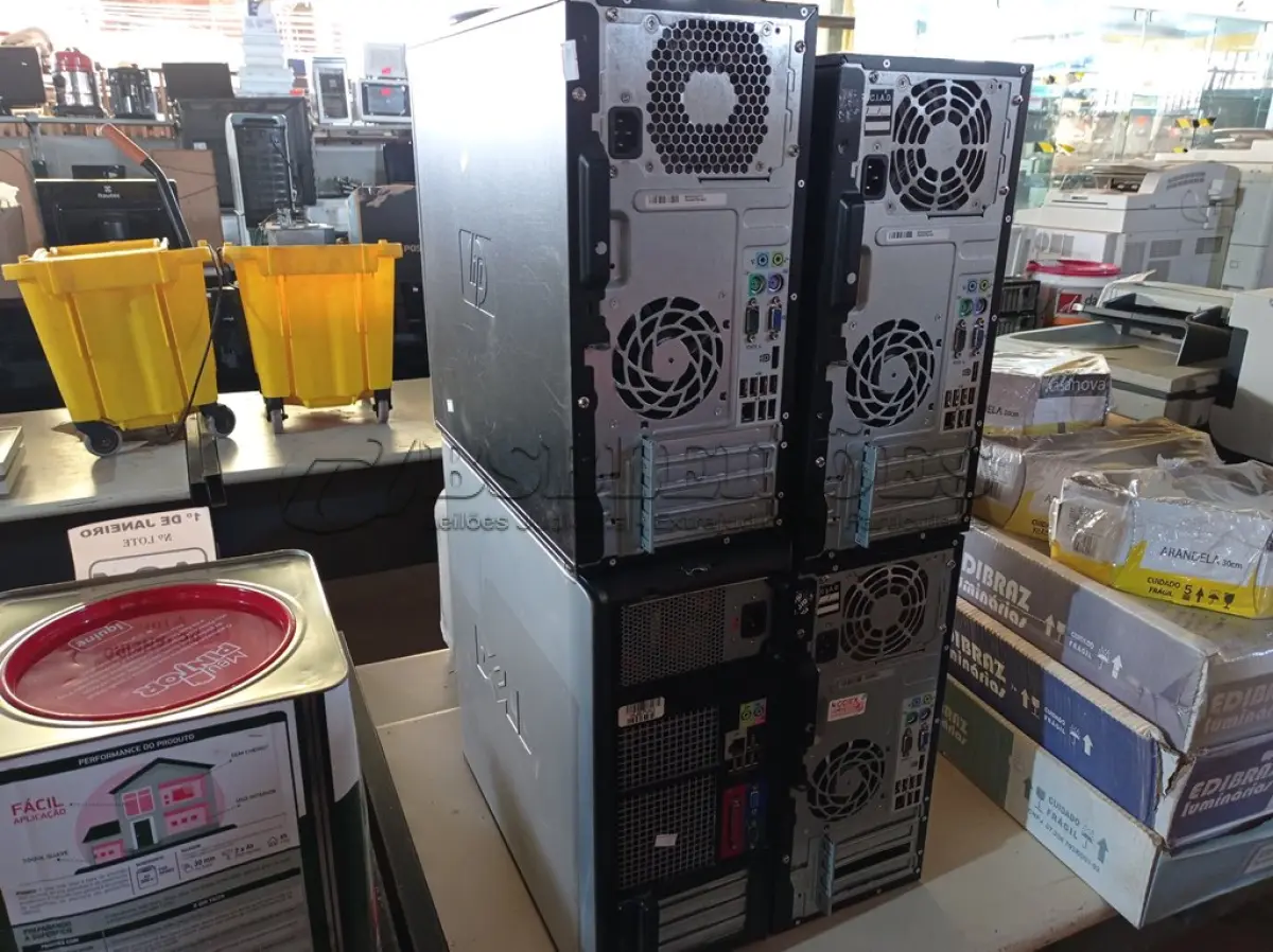 LOTE 188 - 01 MONITOR E 04 CPU’S MARCAS E MODELOS DIVERSOS. (NO ESTADO) ATENÇÃO! FAZER A VISITAÇÃO ANTES DE ARREMATAR, NÃO SABEMOS SE FUNCIONA. LEILÃO NÃO TEM GARANTIA E NEM DEVOLUÇÃO, SUJEITO A POSSÍVEIS AVARIAS VISÍVEIS/OCULTAS E/OU AUSÊNCIA DE COMPONENTES.
