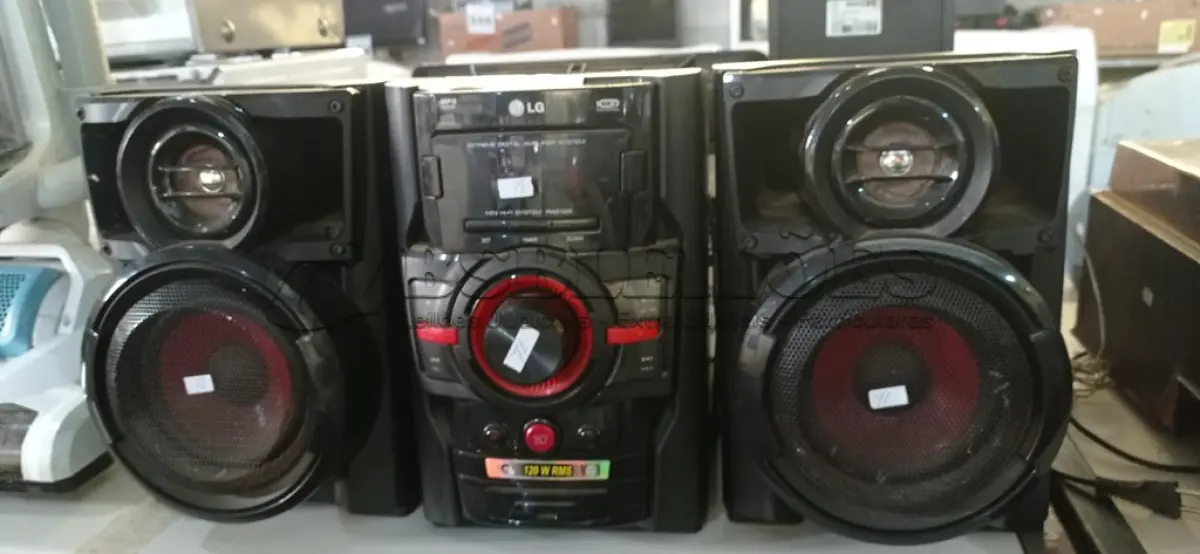 LOTE 392 - 01 APARELHO DE SOM 3X1 MARCA LG. (NO ESTADO) ATENÇÃO! FAZER A VISITAÇÃO ANTES DE ARREMATAR, NÃO SABEMOS SE FUNCIONA. LEILÃO NÃO TEM GARANTIA E NEM DEVOLUÇÃO, SUJEITO A POSSÍVEIS AVARIAS VISÍVEIS/OCULTAS E/OU AUSÊNCIA DE COMPONENTES.