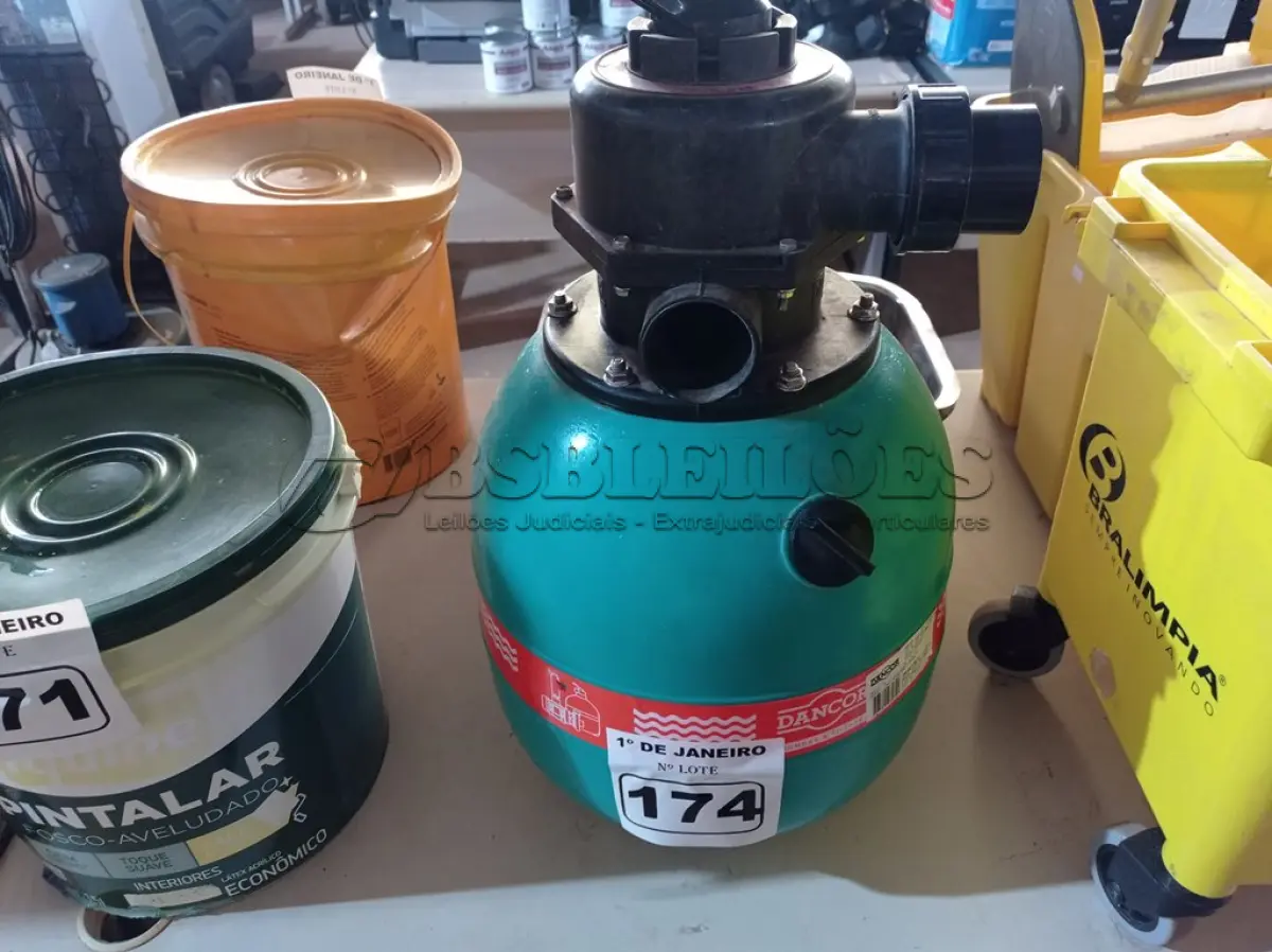 LOTE 174 - 01 FILTRO PARA PISCINA. (NO ESTADO) ATENÇÃO! FAZER A VISITAÇÃO ANTES DE ARREMATAR, NÃO SABEMOS SE FUNCIONA. LEILÃO NÃO TEM GARANTIA E NEM DEVOLUÇÃO, SUJEITO A POSSÍVEIS AVARIAS VISÍVEIS/OCULTAS E/OU AUSÊNCIA DE COMPONENTES.