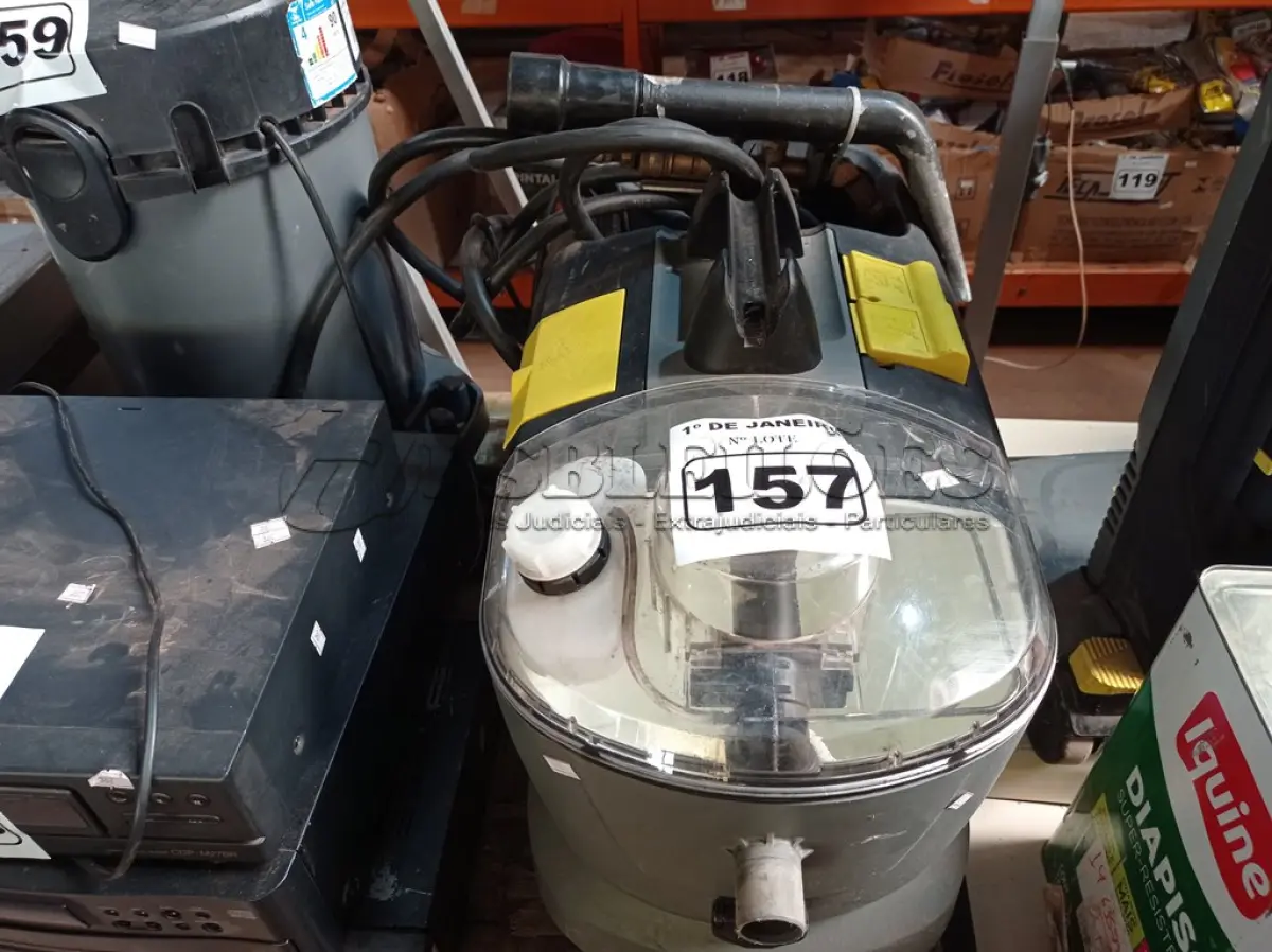 LOTE 157 - 01 EXTRATORA PROFISSIONAL MARCA KARCHER PUZZI 10/2. (NO ESTADO) ATENÇÃO! FAZER A VISITAÇÃO ANTES DE ARREMATAR, NÃO SABEMOS SE FUNCIONA. LEILÃO NÃO TEM GARANTIA E NEM DEVOLUÇÃO, SUJEITO A POSSÍVEIS AVARIAS VISÍVEIS/OCULTAS E/OU AUSÊNCIA DE COMPONENTES.