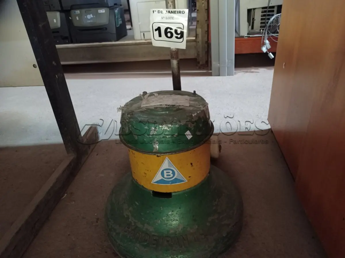 LOTE 169 - 01 ENCERADEIRA INDUSTRIAL MARCA BANDEIRANTE. (NO ESTADO) ATENÇÃO! FAZER A VISITAÇÃO ANTES DE ARREMATAR, NÃO SABEMOS SE FUNCIONA. LEILÃO NÃO TEM GARANTIA E NEM DEVOLUÇÃO, SUJEITO A POSSÍVEIS AVARIAS VISÍVEIS/OCULTAS E/OU AUSÊNCIA DE COMPONENTES.