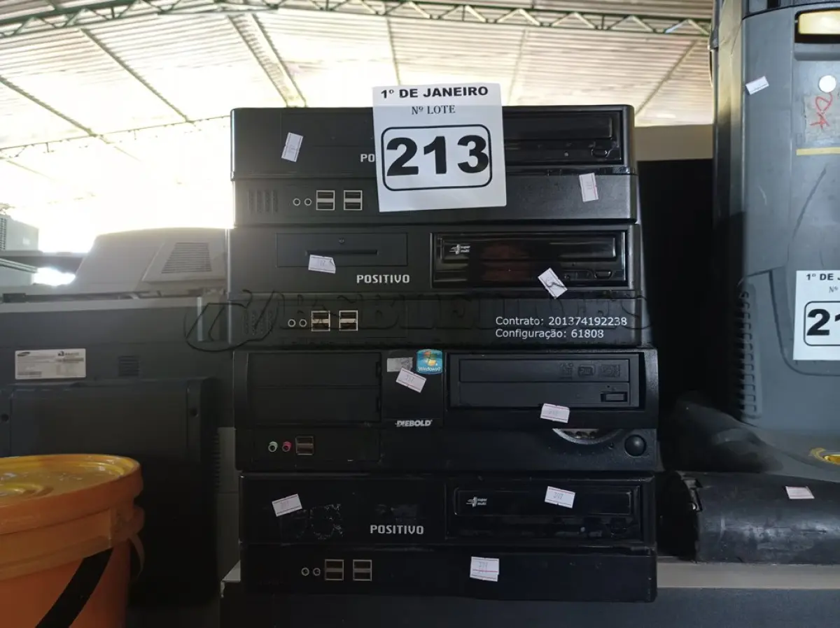 LOTE 213 - 04 CPU’S MARCAS E MODELOS DIVERSOS. (NO ESTADO) ATENÇÃO! FAZER A VISITAÇÃO ANTES DE ARREMATAR, NÃO SABEMOS SE FUNCIONA. LEILÃO NÃO TEM GARANTIA E NEM DEVOLUÇÃO, SUJEITO A POSSÍVEIS AVARIAS VISÍVEIS/OCULTAS E/OU AUSÊNCIA DE COMPONENTES.