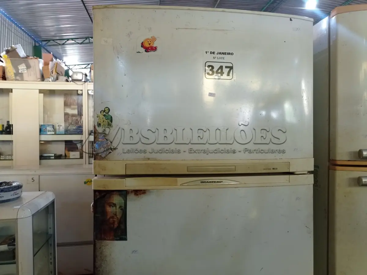 LOTE 347 - 01 GELADEIRA MARCA BRASTEMP 220V. (NO ESTADO) ATENÇÃO! FAZER A VISITAÇÃO ANTES DE ARREMATAR, NÃO SABEMOS SE FUNCIONA. LEILÃO NÃO TEM GARANTIA E NEM DEVOLUÇÃO, SUJEITO A POSSÍVEIS AVARIAS VISÍVEIS/OCULTAS E/OU AUSÊNCIA DE COMPONENTES.