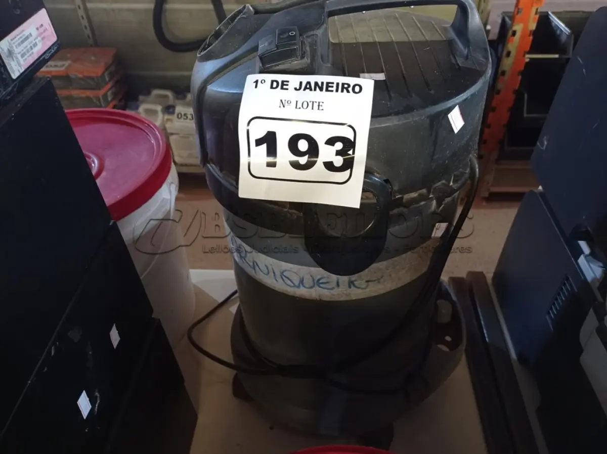LOTE 193 - 01 ASPIRADOR DE PÓ MARCA KARCHER NT 20/1 220V. (NO ESTADO) ATENÇÃO! FAZER A VISITAÇÃO ANTES DE ARREMATAR, NÃO SABEMOS SE FUNCIONA. LEILÃO NÃO TEM GARANTIA E NEM DEVOLUÇÃO, SUJEITO A POSSÍVEIS AVARIAS VISÍVEIS/OCULTAS E/OU AUSÊNCIA DE COMPONENTES.