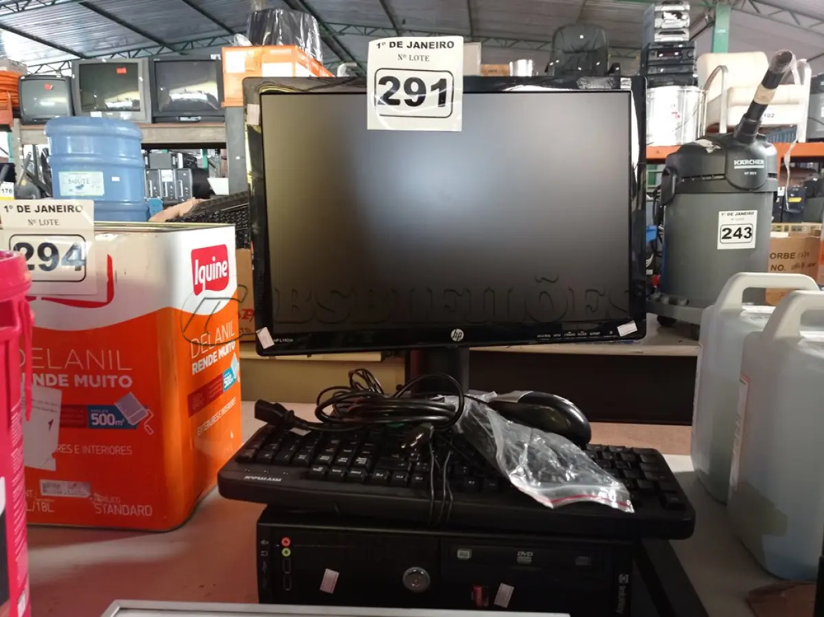 LOTE 291 - 01 CPU, 01 MONITOR, 01 TECLADO E 01 MOUSE. (NO ESTADO) ATENÇÃO! FAZER A VISITAÇÃO ANTES DE ARREMATAR, NÃO SABEMOS SE FUNCIONA. LEILÃO NÃO TEM GARANTIA E NEM DEVOLUÇÃO, SUJEITO A POSSÍVEIS AVARIAS VISÍVEIS/OCULTAS E/OU AUSÊNCIA DE COMPONENTES.