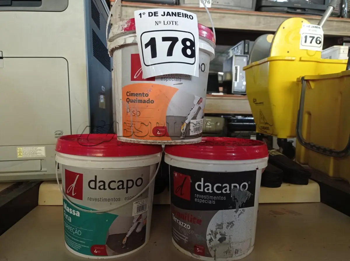 LOTE 178 - 01 BALDE DE CIMENTO QUEIMADO 4KG, 01 BALDE DE GRANILITE RUSTICO 5KG E 01 BALDE DE MASSA FINA PARA CORREÇÃO 4K. (NO ESTADO) ATENÇÃO! FAZER A VISITAÇÃO ANTES DE ARREMATAR, NÃO SABEMOS SE FUNCIONA. LEILÃO NÃO TEM GARANTIA E NEM DEVOLUÇÃO, SUJEITO A POSSÍVEIS AVARIAS VISÍVEIS/OCULTAS E/OU AUSÊNCIA DE COMPONENTES.