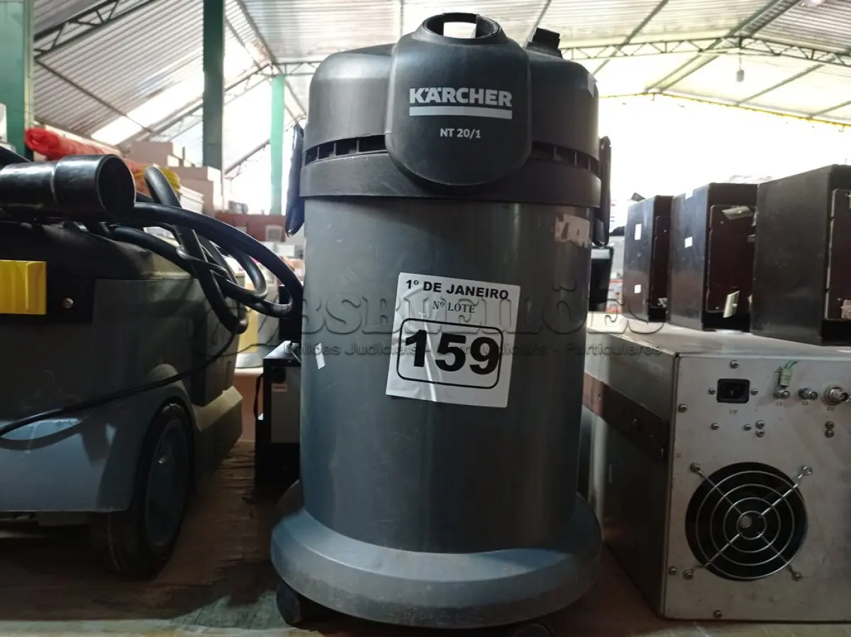 LOTE 159 - 01 ASPIRADOR DE PÓ MARCA KARCHER NT 20/1 220V. (NO ESTADO) ATENÇÃO! FAZER A VISITAÇÃO ANTES DE ARREMATAR, NÃO SABEMOS SE FUNCIONA. LEILÃO NÃO TEM GARANTIA E NEM DEVOLUÇÃO, SUJEITO A POSSÍVEIS AVARIAS VISÍVEIS/OCULTAS E/OU AUSÊNCIA DE COMPONENTES.