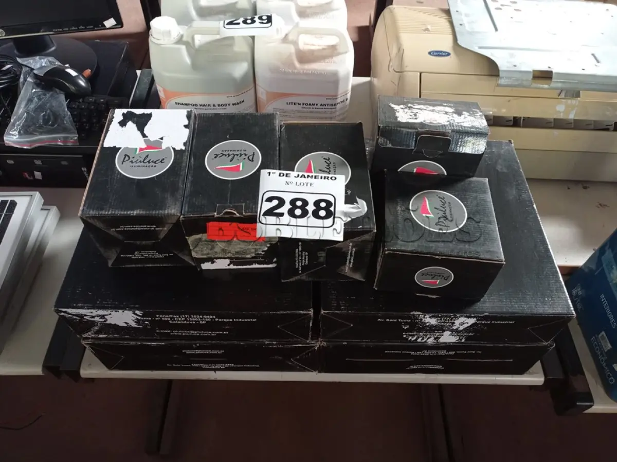 LOTE 288 - 01 LOTE COM VÁRIAS LUMINÁRIAS DE EMBUTIR. (NO ESTADO) ATENÇÃO! FAZER A VISITAÇÃO ANTES DE ARREMATAR, NÃO SABEMOS SE FUNCIONA. LEILÃO NÃO TEM GARANTIA E NEM DEVOLUÇÃO, SUJEITO A POSSÍVEIS AVARIAS VISÍVEIS/OCULTAS E/OU AUSÊNCIA DE COMPONENTES.