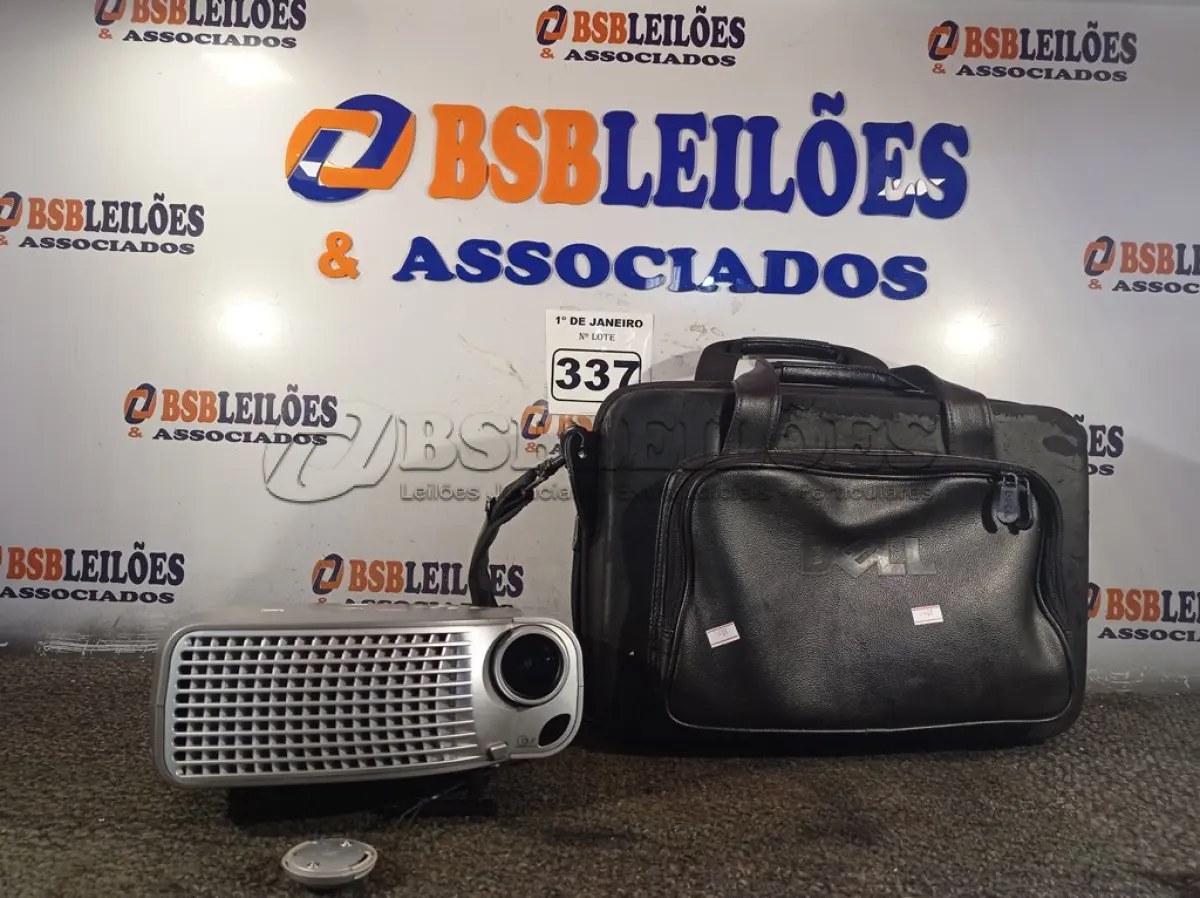 LOTE 337 - 01 PROJETOR MULTIMIDIA MARCA DELL. (NO ESTADO) ATENÇÃO! FAZER A VISITAÇÃO ANTES DE ARREMATAR, NÃO SABEMOS SE FUNCIONA. LEILÃO NÃO TEM GARANTIA E NEM DEVOLUÇÃO, SUJEITO A POSSÍVEIS AVARIAS VISÍVEIS/OCULTAS E/OU AUSÊNCIA DE COMPONENTES.