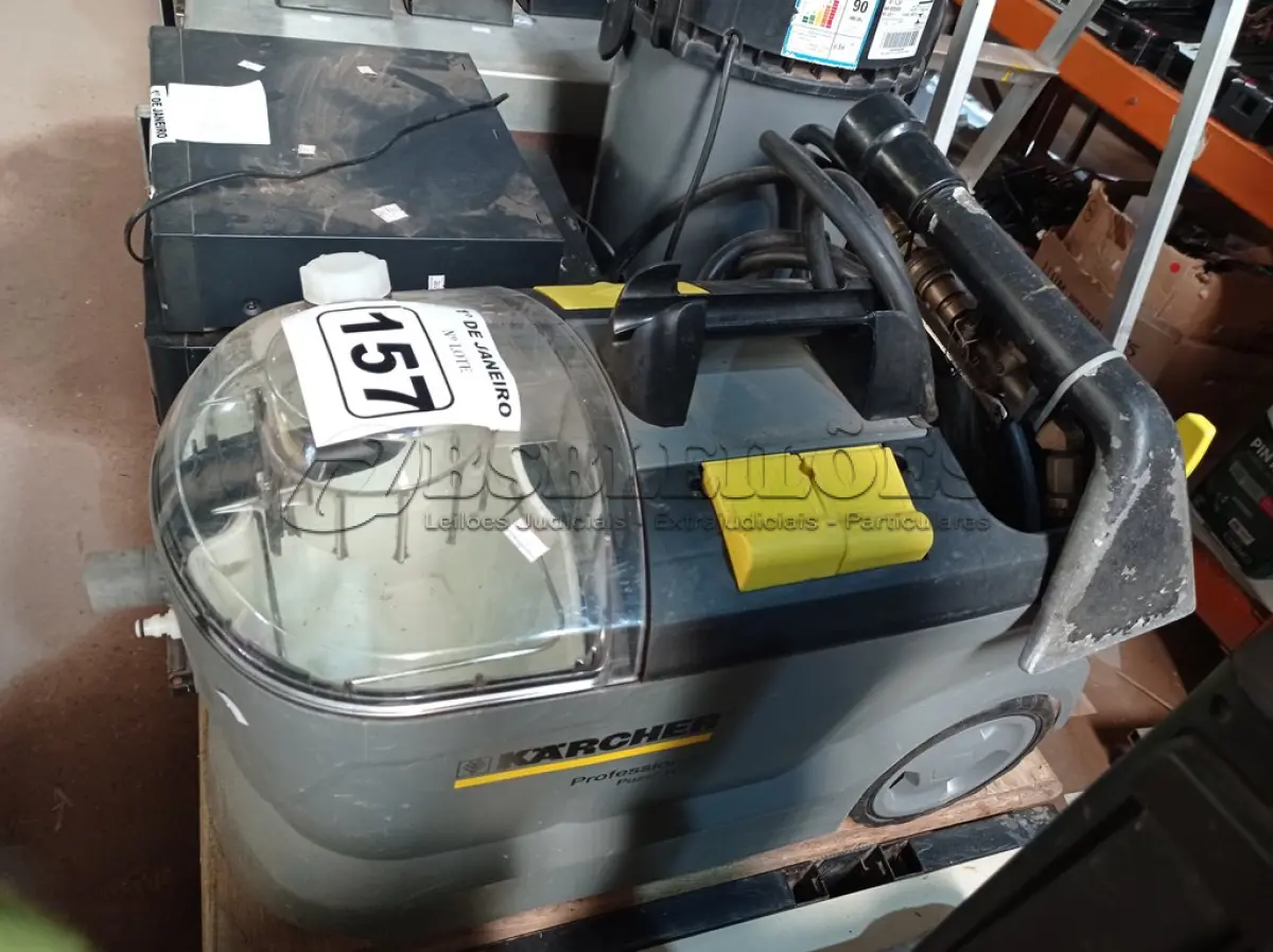 LOTE 157 - 01 EXTRATORA PROFISSIONAL MARCA KARCHER PUZZI 10/2. (NO ESTADO) ATENÇÃO! FAZER A VISITAÇÃO ANTES DE ARREMATAR, NÃO SABEMOS SE FUNCIONA. LEILÃO NÃO TEM GARANTIA E NEM DEVOLUÇÃO, SUJEITO A POSSÍVEIS AVARIAS VISÍVEIS/OCULTAS E/OU AUSÊNCIA DE COMPONENTES.