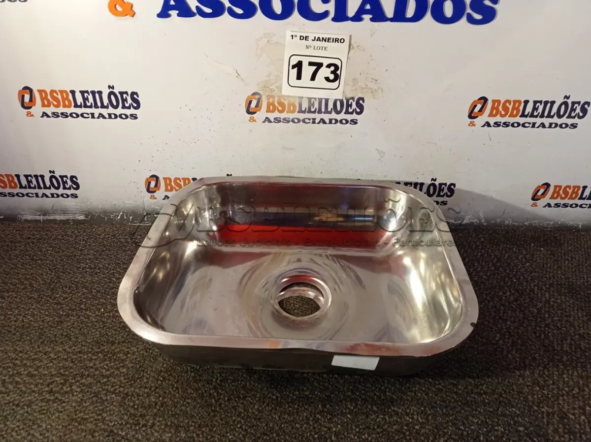 LOTE 173 - 01 CUBAS EM AÇO INOX. (NO ESTADO) ATENÇÃO! FAZER A VISITAÇÃO ANTES DE ARREMATAR, NÃO SABEMOS SE FUNCIONA. LEILÃO NÃO TEM GARANTIA E NEM DEVOLUÇÃO, SUJEITO A POSSÍVEIS AVARIAS VISÍVEIS/OCULTAS E/OU AUSÊNCIA DE COMPONENTES.