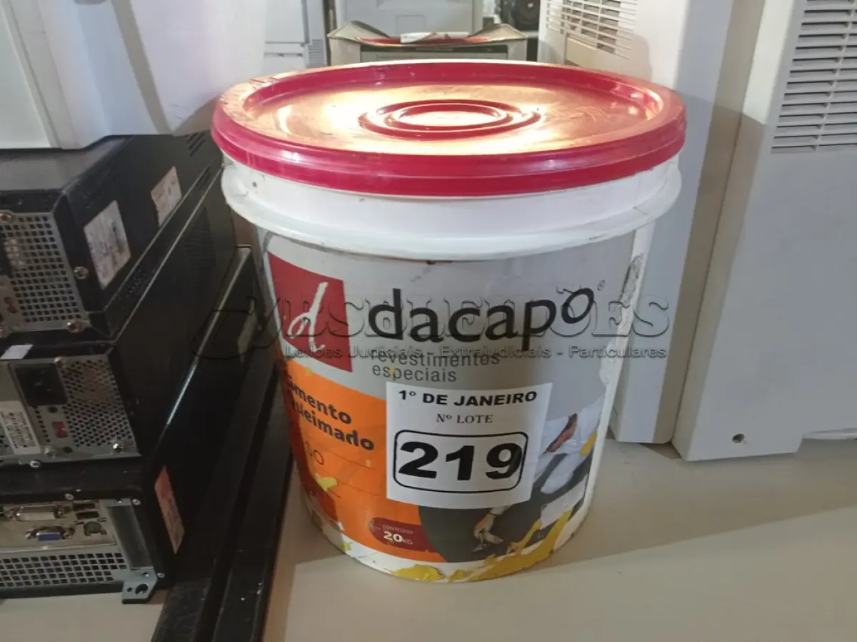 LOTE 219 - 01 LATA DE TINTA IQUINE PINTALAR FOSCO-AVELUDADO 18L NA COR BRANCO NEVE. (NO ESTADO) ATENÇÃO! FAZER A VISITAÇÃO ANTES DE ARREMATAR, NÃO SABEMOS SE FUNCIONA. LEILÃO NÃO TEM GARANTIA E NEM DEVOLUÇÃO, SUJEITO A POSSÍVEIS AVARIAS VISÍVEIS/OCULTAS E/OU AUSÊNCIA DE COMPONENTES.
