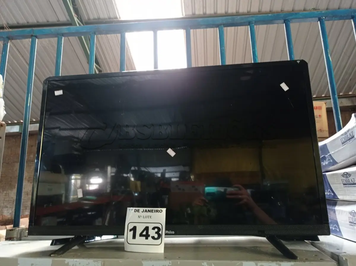 LOTE 143 - 02 TV’S MARCAS E MODELOS DIVERSOS PARA RETIRADA DE PEÇAS. (NO ESTADO) ATENÇÃO! FAZER A VISITAÇÃO ANTES DE ARREMATAR, NÃO SABEMOS SE FUNCIONA. LEILÃO NÃO TEM GARANTIA E NEM DEVOLUÇÃO, SUJEITO A POSSÍVEIS AVARIAS VISÍVEIS/OCULTAS E/OU AUSÊNCIA DE COMPONENTES.