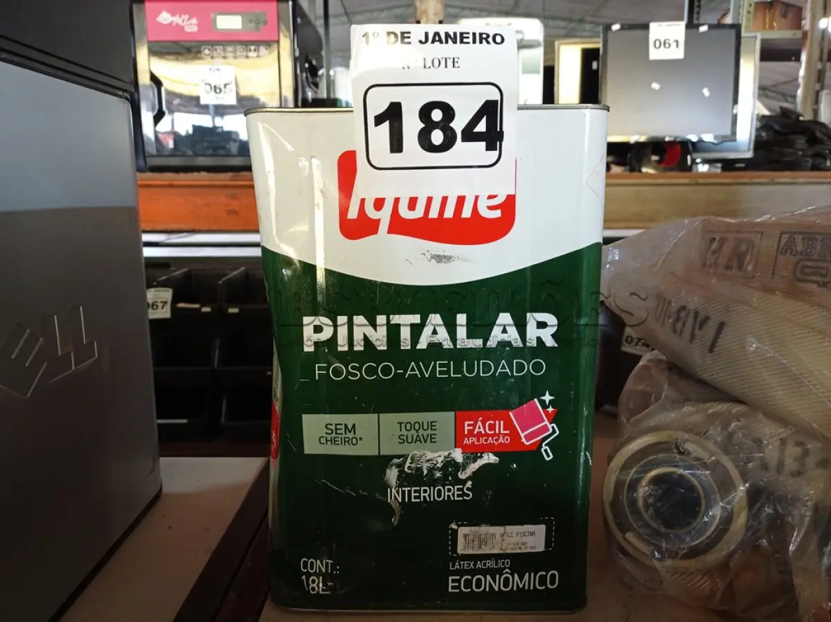 LOTE 184 - 01 LATA DE TINTA IQUINE PINTALAR FOSCO-AVELUDADO 18L NA COR VERDE PISCINA. (NO ESTADO) ATENÇÃO! FAZER A VISITAÇÃO ANTES DE ARREMATAR, NÃO SABEMOS SE FUNCIONA. LEILÃO NÃO TEM GARANTIA E NEM DEVOLUÇÃO, SUJEITO A POSSÍVEIS AVARIAS VISÍVEIS/OCULTAS E/OU AUSÊNCIA DE COMPONENTES.