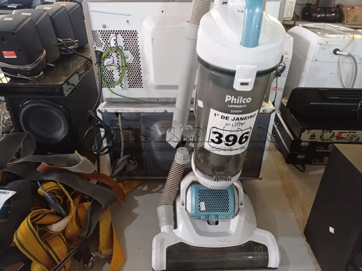 LOTE 396 - 01 ASPIRADOR DE PÓ MARCA PHILCO 220V. (NO ESTADO) ATENÇÃO! FAZER A VISITAÇÃO ANTES DE ARREMATAR, NÃO SABEMOS SE FUNCIONA. LEILÃO NÃO TEM GARANTIA E NEM DEVOLUÇÃO, SUJEITO A POSSÍVEIS AVARIAS VISÍVEIS/OCULTAS E/OU AUSÊNCIA DE COMPONENTES.
