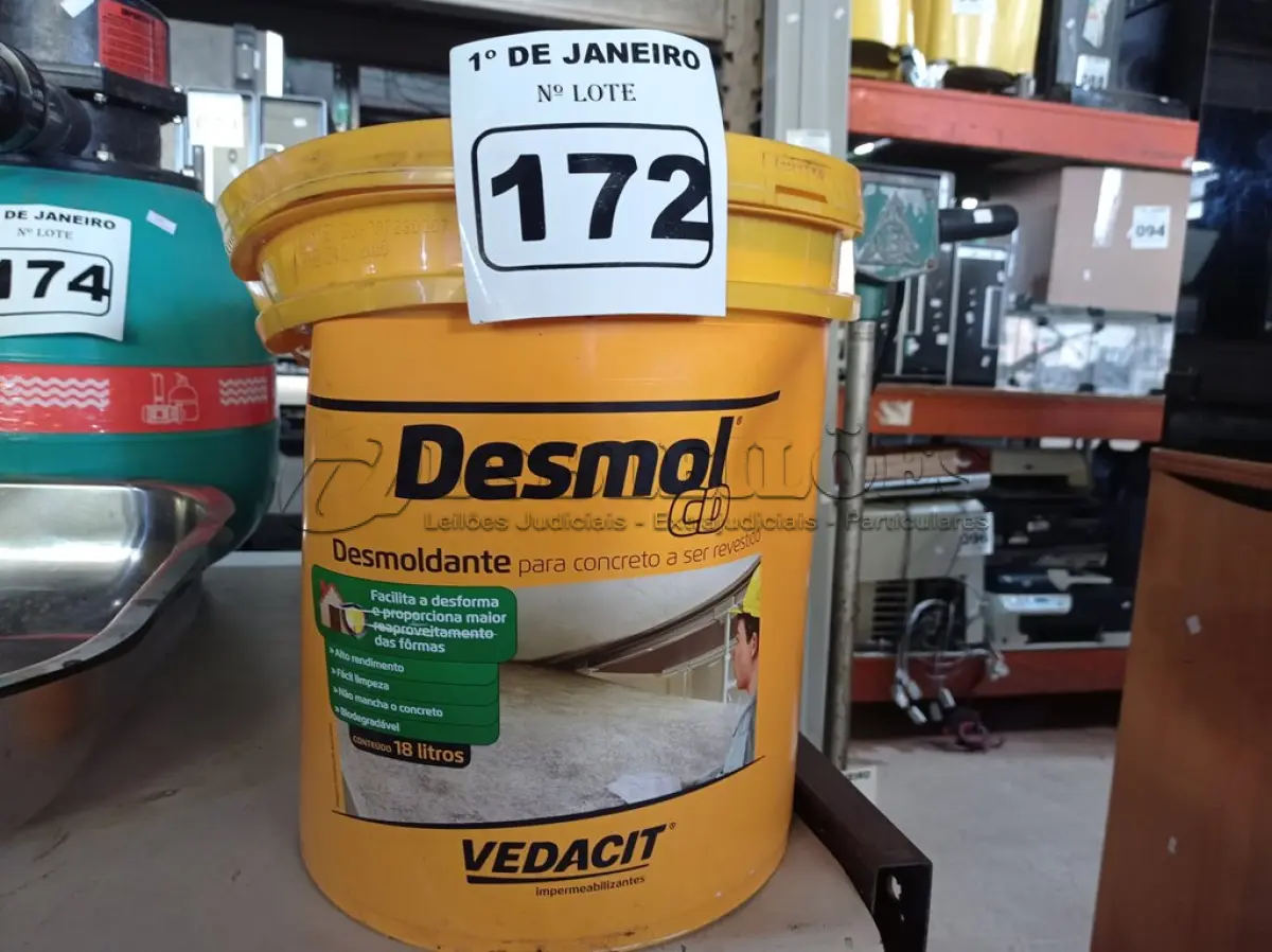 LOTE 172 - 01 BALDE DE DESMOLDANTE PARA CONCRETO A SER REVESTIDO 18L. (NO ESTADO) ATENÇÃO! FAZER A VISITAÇÃO ANTES DE ARREMATAR, NÃO SABEMOS SE FUNCIONA. LEILÃO NÃO TEM GARANTIA E NEM DEVOLUÇÃO, SUJEITO A POSSÍVEIS AVARIAS VISÍVEIS/OCULTAS E/OU AUSÊNCIA DE COMPONENTES.