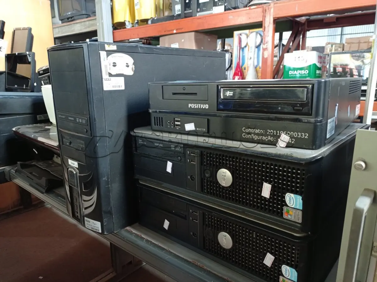 LOTE 163 - 04 CPU’S MARCAS E MODELOS DIVERSOS. (NO ESTADO) ATENÇÃO! FAZER A VISITAÇÃO ANTES DE ARREMATAR, NÃO SABEMOS SE FUNCIONA. LEILÃO NÃO TEM GARANTIA E NEM DEVOLUÇÃO, SUJEITO A POSSÍVEIS AVARIAS VISÍVEIS/OCULTAS E/OU AUSÊNCIA DE COMPONENTES.