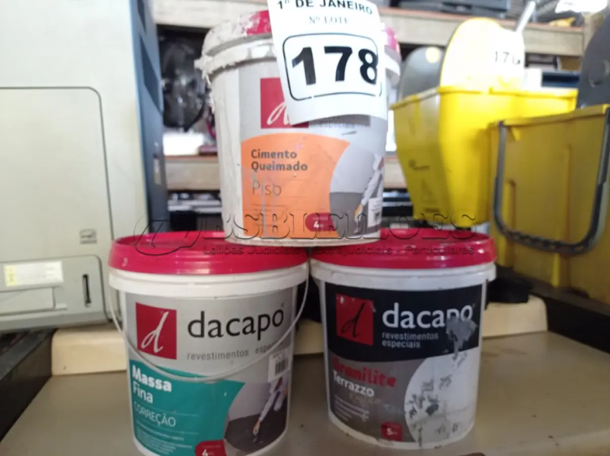 LOTE 178 - 01 BALDE DE CIMENTO QUEIMADO 4KG, 01 BALDE DE GRANILITE RUSTICO 5KG E 01 BALDE DE MASSA FINA PARA CORREÇÃO 4K. (NO ESTADO) ATENÇÃO! FAZER A VISITAÇÃO ANTES DE ARREMATAR, NÃO SABEMOS SE FUNCIONA. LEILÃO NÃO TEM GARANTIA E NEM DEVOLUÇÃO, SUJEITO A POSSÍVEIS AVARIAS VISÍVEIS/OCULTAS E/OU AUSÊNCIA DE COMPONENTES.