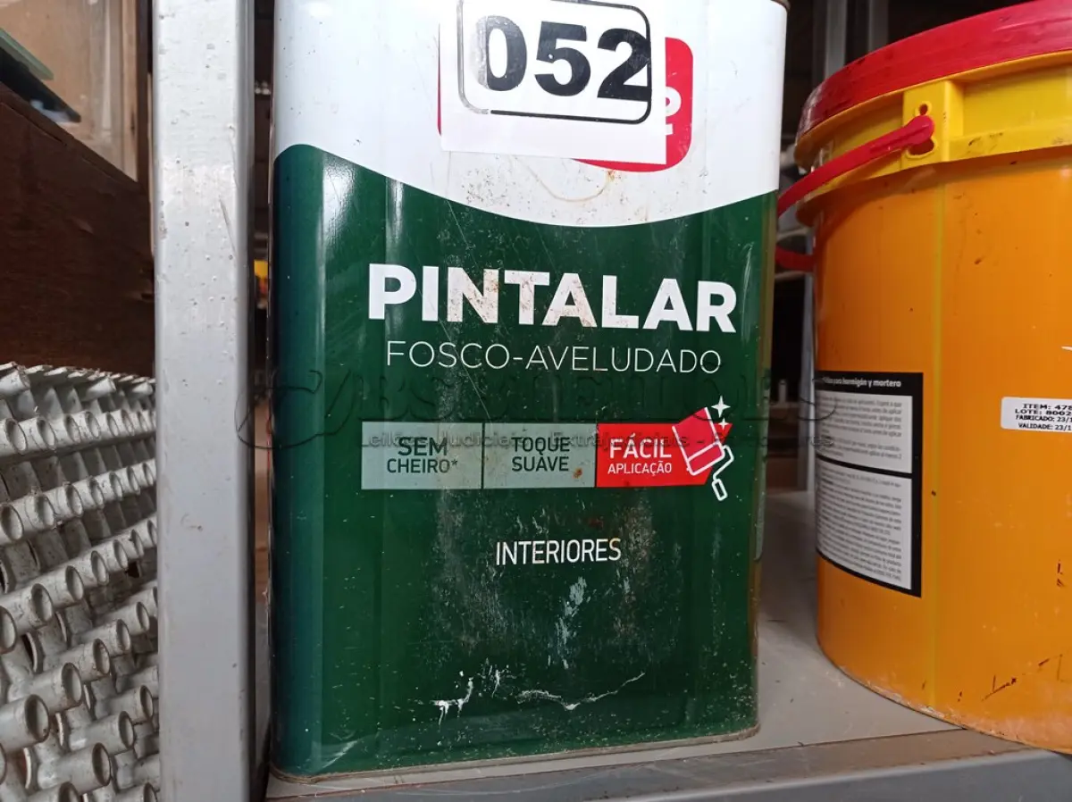 LOTE 052 - 01 LATA DE TINTA IQUINE PINTALAR FOSCO AVELUDADO 18L VERDE PISCINA. (NO ESTADO) ATENÇÃO! FAZER A VISITAÇÃO ANTES DE ARREMATAR, NÃO SABEMOS SE FUNCIONA. LEILÃO NÃO TEM GARANTIA E NEM DEVOLUÇÃO, SUJEITO A POSSÍVEIS AVARIAS VISÍVEIS/OCULTAS E/OU AUSÊNCIA DE COMPONENTES.