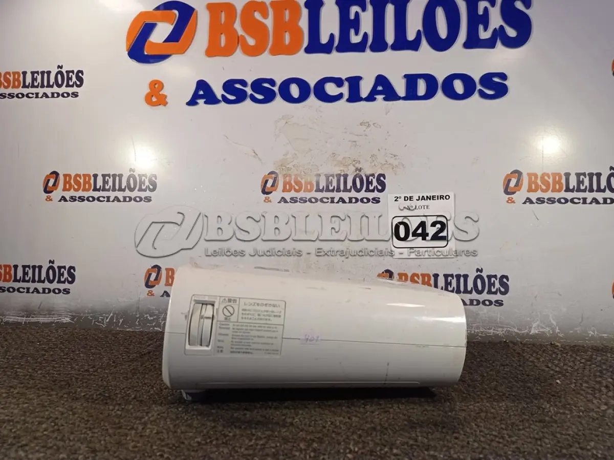 LOTE 042 - 01 PROJETOR MULTIMÍDIA MARCA SONY. (NO ESTADO) ATENÇÃO! FAZER A VISITAÇÃO ANTES DE ARREMATAR, NÃO SABEMOS SE FUNCIONA. LEILÃO NÃO TEM GARANTIA E NEM DEVOLUÇÃO, SUJEITO A POSSÍVEIS AVARIAS VISÍVEIS/OCULTAS E/OU AUSÊNCIA DE COMPONENTES.