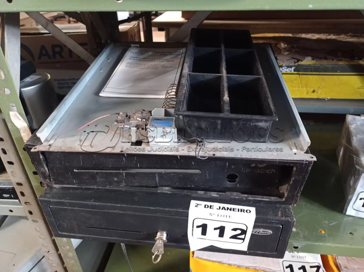 LOTE 112 - 02 SUCATAS DE CAIXA REGISTRADORA.(NO ESTADO) ATENÇÃO! FAZER A VISITAÇÃO ANTES DE ARREMATAR, NÃO SABEMOS SE FUNCIONA. LEILÃO NÃO TEM GARANTIA E NEM DEVOLUÇÃO, SUJEITO A POSSÍVEIS AVARIAS VISÍVEIS/OCULTAS E/OU AUSÊNCIA DE COMPONENTES.