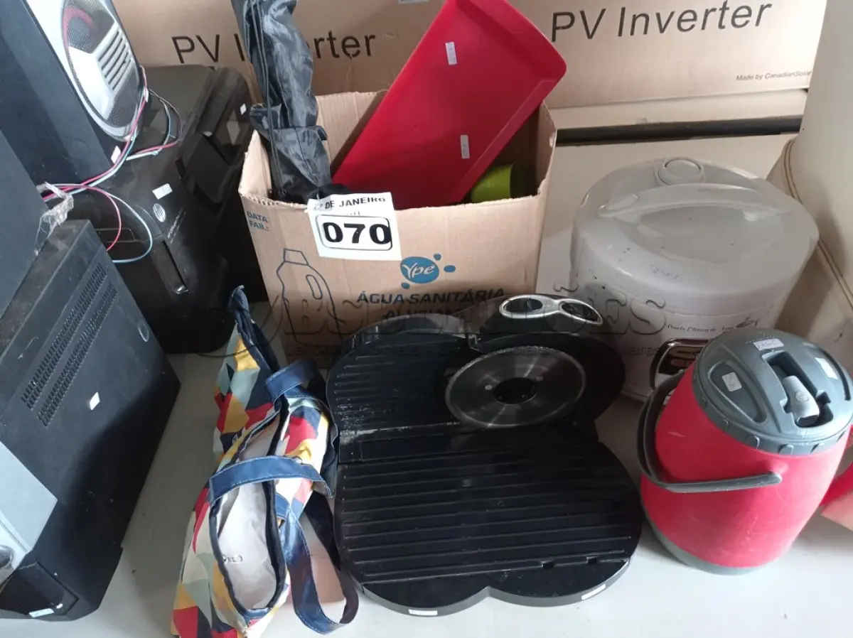 LOTE 070 - 01 LOTE COM UTENSÍLIOS DIVERSOS.(NO ESTADO) ATENÇÃO! FAZER A VISITAÇÃO ANTES DE ARREMATAR, NÃO SABEMOS SE FUNCIONA. LEILÃO NÃO TEM GARANTIA E NEM DEVOLUÇÃO, SUJEITO A POSSÍVEIS AVARIAS VISÍVEIS/OCULTAS E/OU AUSÊNCIA DE COMPONENTES.