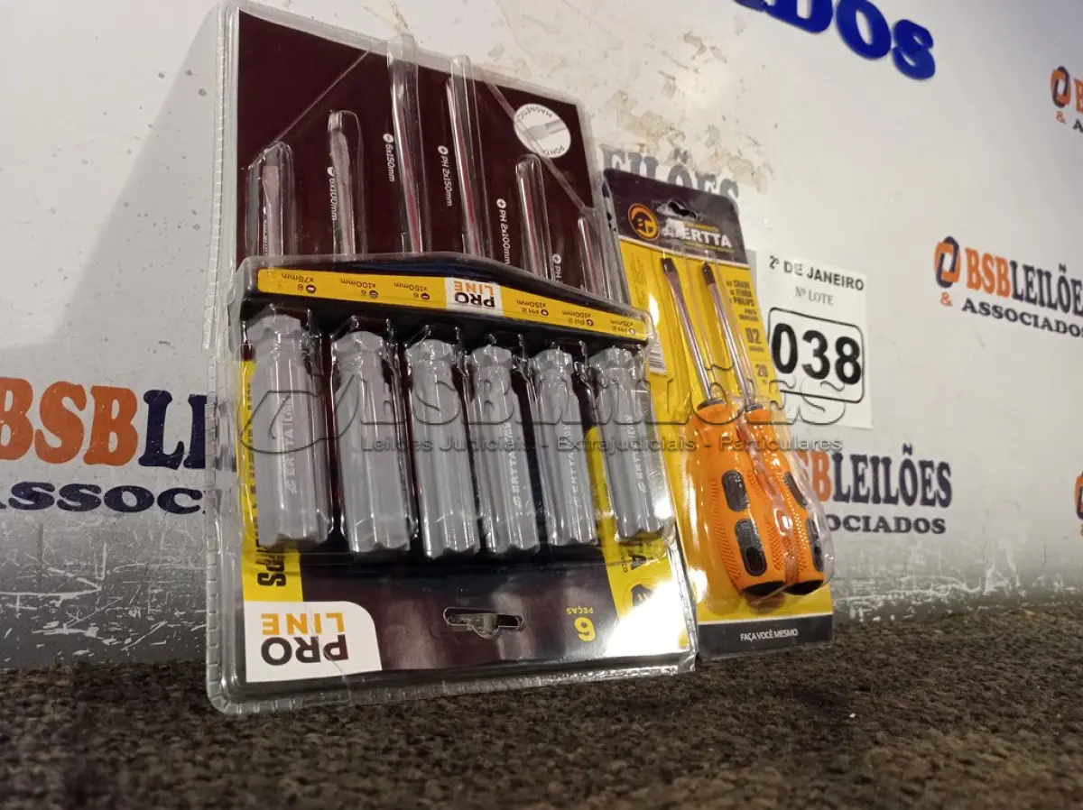 LOTE 038 - 01 KIT CHAVE DE FENDA E PHILIPS COM 02 PEÇAS 20CM E 01 KIT FENDA E PHILIPS PONTA MAGNÉTICA COM 06 PEÇAS. (NOVO)(NO ESTADO) ATENÇÃO! FAZER A VISITAÇÃO ANTES DE ARREMATAR, NÃO SABEMOS SE FUNCIONA. LEILÃO NÃO TEM GARANTIA E NEM DEVOLUÇÃO, SUJEITO A POSSÍVEIS AVARIAS VISÍVEIS/OCULTAS E/OU AUSÊNCIA DE COMPONENTES.