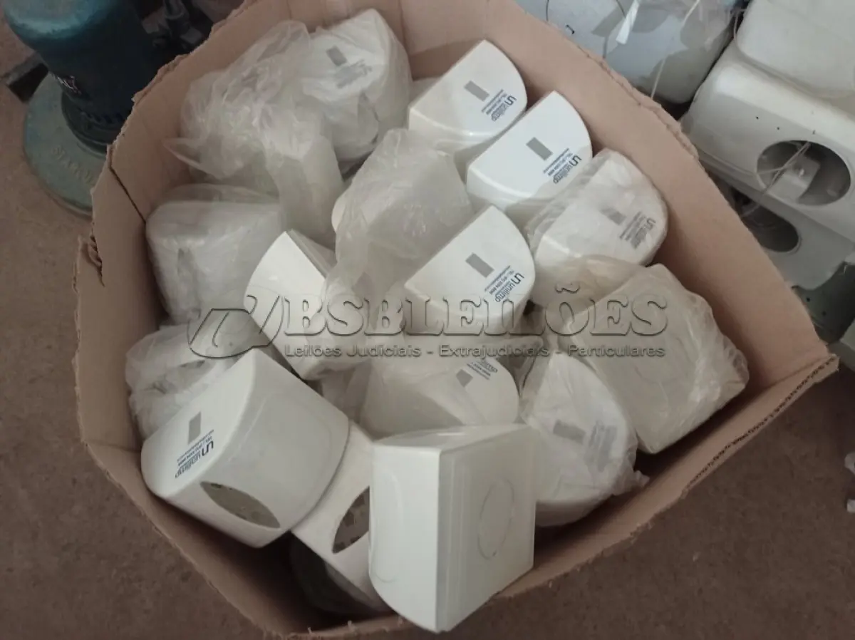 LOTE 535 - 01 LOTE COM VÁRIOS DISPENSE PARA SABONETE. (NO ESTADO) ATENÇÃO! FAZER A VISITAÇÃO ANTES DE ARREMATAR, NÃO SABEMOS SE FUNCIONA. LEILÃO NÃO TEM GARANTIA E NEM DEVOLUÇÃO, SUJEITO A POSSÍVEIS AVARIAS VISÍVEIS/OCULTAS E/OU AUSÊNCIA DE COMPONENTES.