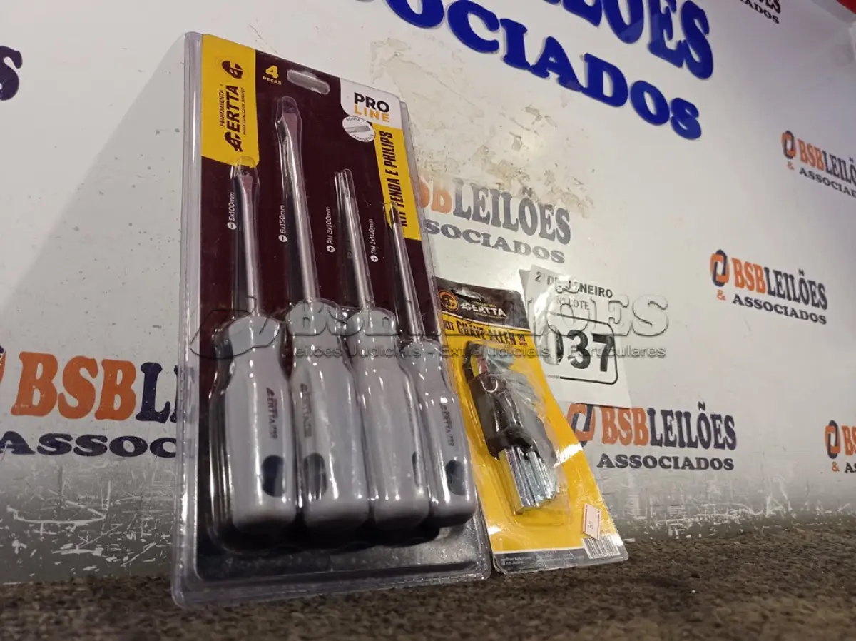 LOTE 037 - 01 KIT CHAVE ALLEN 09 PEÇAS E 01 KIT PHILIPS 04 PEÇAS. (NOVO)(NO ESTADO) ATENÇÃO! FAZER A VISITAÇÃO ANTES DE ARREMATAR, NÃO SABEMOS SE FUNCIONA. LEILÃO NÃO TEM GARANTIA E NEM DEVOLUÇÃO, SUJEITO A POSSÍVEIS AVARIAS VISÍVEIS/OCULTAS E/OU AUSÊNCIA DE COMPONENTES.