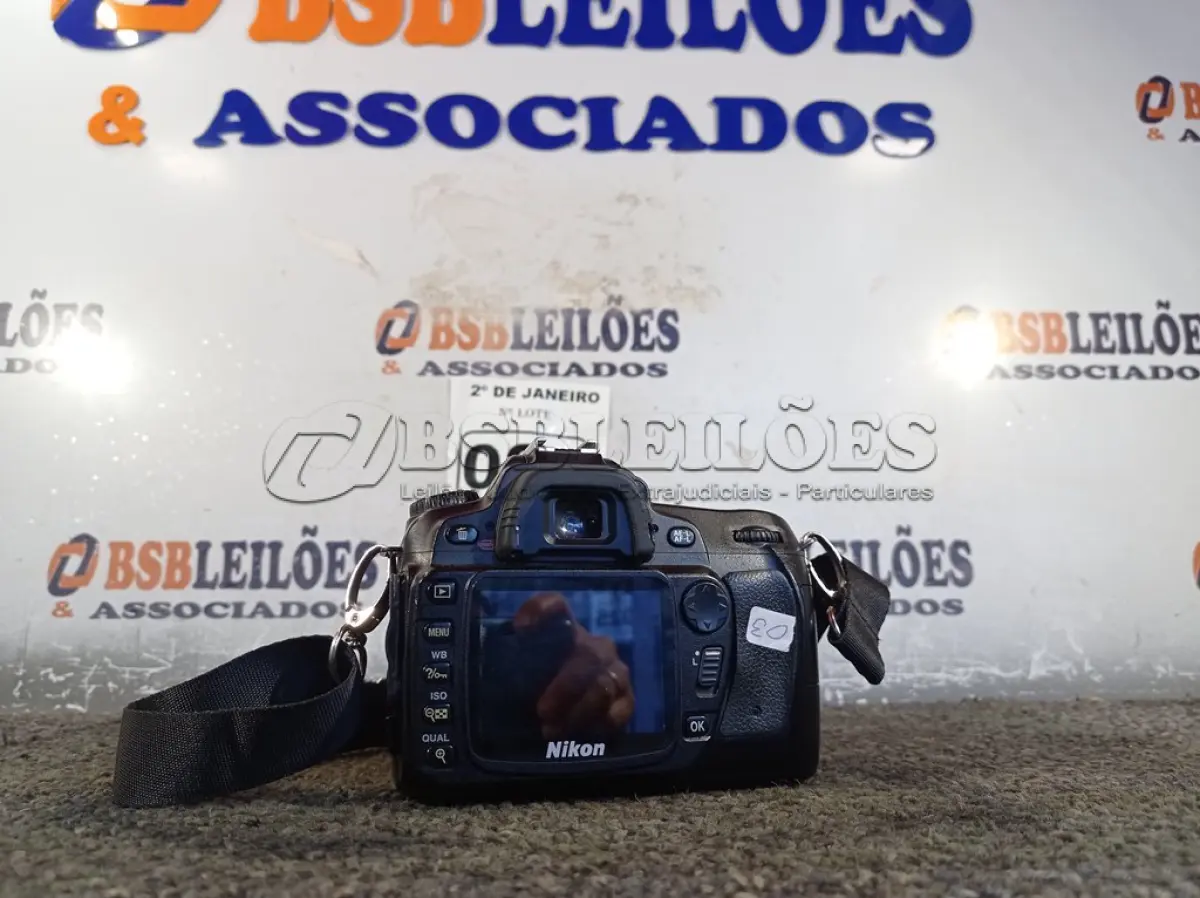 LOTE 021 - 01 CÂMERA FOTOGRÁFICA MARCA NIKON COM BATERIA, CARTÃO DE MEMÓRIA E S/CARREGADOR MODELO:D80. (NO ESTADO) ATENÇÃO! FAZER A VISITAÇÃO ANTES DE ARREMATAR, NÃO SABEMOS SE FUNCIONA. LEILÃO NÃO TEM GARANTIA E NEM DEVOLUÇÃO, SUJEITO A POSSÍVEIS AVARIAS VISÍVEIS/OCULTAS E/OU AUSÊNCIA DE COMPONENTES.