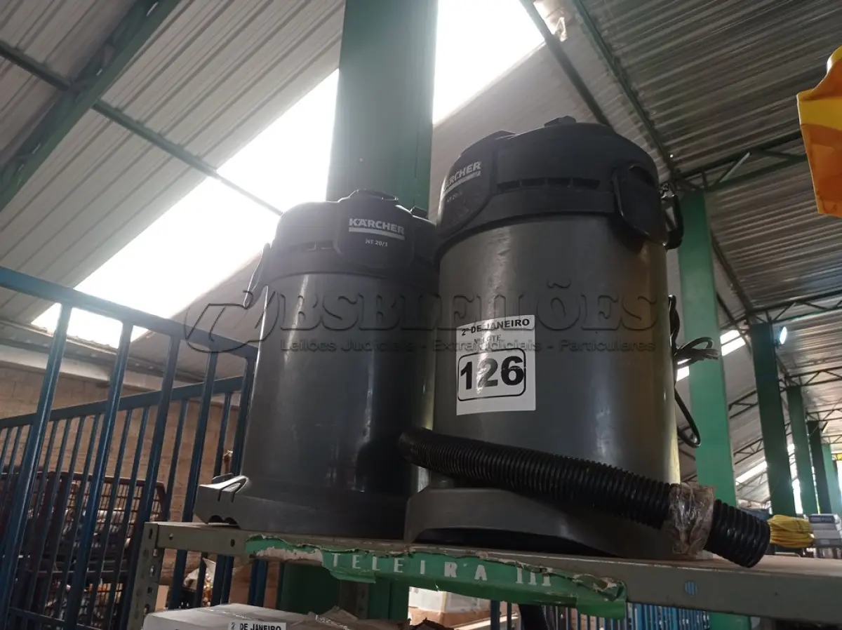 LOTE 126 - 02 ASPIRADORES DE PÓ MODELO:NT20/1. MARCA KARCHER (NO ESTADO) ATENÇÃO! FAZER A VISITAÇÃO ANTES DE ARREMATAR, NÃO SABEMOS SE FUNCIONA. LEILÃO NÃO TEM GARANTIA E NEM DEVOLUÇÃO, SUJEITO A POSSÍVEIS AVARIAS VISÍVEIS/OCULTAS E/OU AUSÊNCIA DE COMPONENTES.