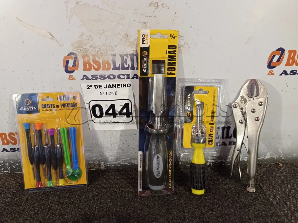 LOTE 044 - 01 KIT DE CHAVES DE PRECISÃO P/ MANUTENÇÃO DE CELULARES C/9 PEÇAS, 01 ALICATE DE PRESSÃO, 01 CHAVE COM 06 PONTS INTERCAMBIÁVEL E 01 FORMÃO. (NOVO) (NO ESTADO) ATENÇÃO! FAZER A VISITAÇÃO ANTES DE ARREMATAR, NÃO SABEMOS SE FUNCIONA. LEILÃO NÃO TEM GARANTIA E NEM DEVOLUÇÃO, SUJEITO A POSSÍVEIS AVARIAS VISÍVEIS/OCULTAS E/OU AUSÊNCIA DE COMPONENTES.