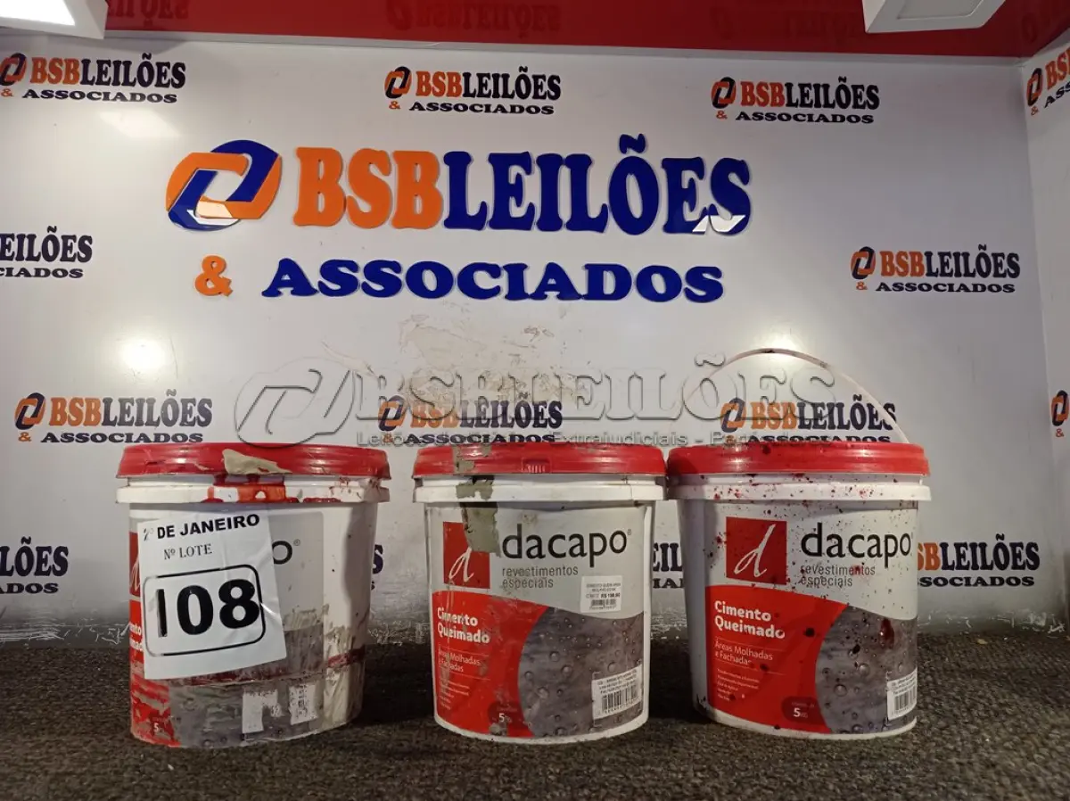 LOTE 108 - 03 BALDES DE REVESTIMENTO CIMENTO QUEIMADO. (NO ESTADO) ATENÇÃO! FAZER A VISITAÇÃO ANTES DE ARREMATAR, NÃO SABEMOS SE FUNCIONA. LEILÃO NÃO TEM GARANTIA E NEM DEVOLUÇÃO, SUJEITO A POSSÍVEIS AVARIAS VISÍVEIS/OCULTAS E/OU AUSÊNCIA DE COMPONENTES.