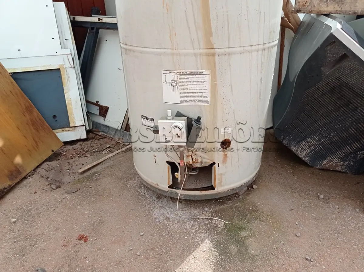 LOTE 590 - 01 BOILER. (NO ESTADO) ATENÇÃO! FAZER A VISITAÇÃO ANTES DE ARREMATAR, NÃO SABEMOS SE FUNCIONA. LEILÃO NÃO TEM GARANTIA E NEM DEVOLUÇÃO, SUJEITO A POSSÍVEIS AVARIAS VISÍVEIS/OCULTAS E/OU AUSÊNCIA DE COMPONENTES.