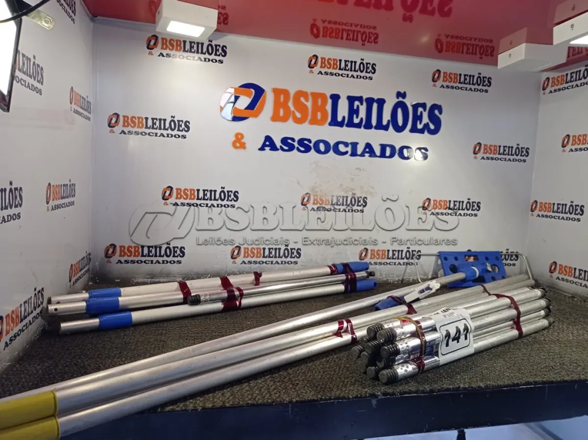 LOTE 141 - 01 LOTE COM CABOS PARA MOP PROFISSIONAL.(NO ESTADO) ATENÇÃO! FAZER A VISITAÇÃO ANTES DE ARREMATAR, NÃO SABEMOS SE FUNCIONA. LEILÃO NÃO TEM GARANTIA E NEM DEVOLUÇÃO, SUJEITO A POSSÍVEIS AVARIAS VISÍVEIS/OCULTAS E/OU AUSÊNCIA DE COMPONENTES.