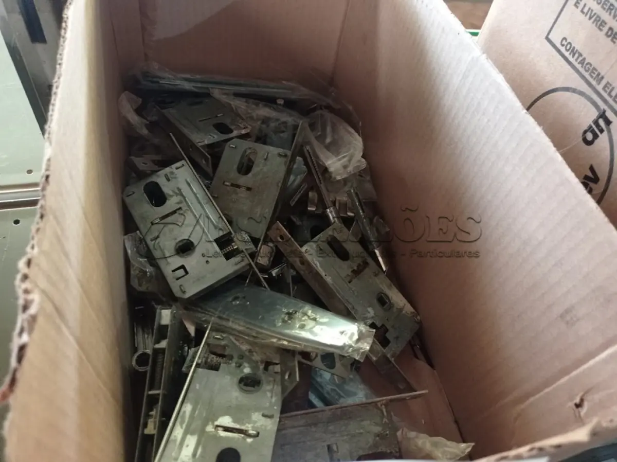 LOTE 540 - 01 LOTE COM VÁRIAS FECHADURAS MARCAS E MODELOS DIVERSOS. (NO ESTADO) ATENÇÃO! FAZER A VISITAÇÃO ANTES DE ARREMATAR, NÃO SABEMOS SE FUNCIONA. LEILÃO NÃO TEM GARANTIA E NEM DEVOLUÇÃO, SUJEITO A POSSÍVEIS AVARIAS VISÍVEIS/OCULTAS E/OU AUSÊNCIA DE COMPONENTES.