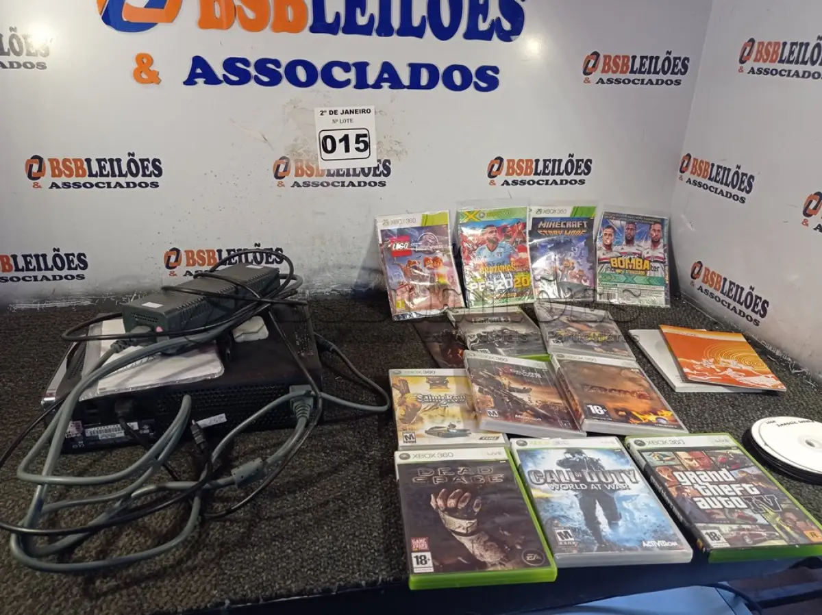 LOTE 015 - 01 XBOX 360 COM FONTE E VARIOS JOGOS. (NO ESTADO) ATENÇÃO! FAZER A VISITAÇÃO ANTES DE ARREMATAR, NÃO SABEMOS SE FUNCIONA. LEILÃO NÃO TEM GARANTIA E NEM DEVOLUÇÃO, SUJEITO A POSSÍVEIS AVARIAS VISÍVEIS/OCULTAS E/OU AUSÊNCIA DE COMPONENTES.