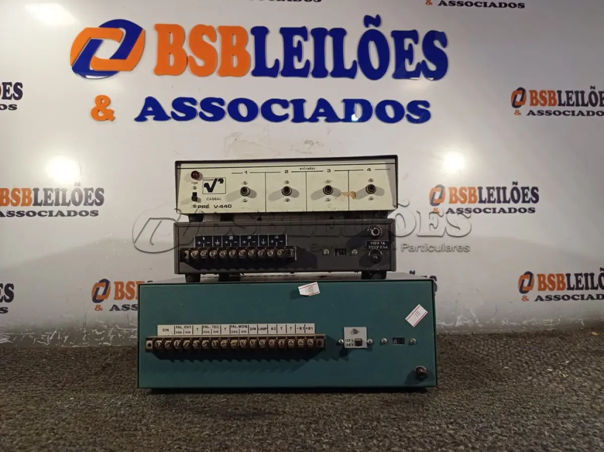 LOTE 104 - 01 FONTE REGULADA E 02 APARELHOS VIDISOM PRÉ V-440. (NO ESTADO) ATENÇÃO! FAZER A VISITAÇÃO ANTES DE ARREMATAR, NÃO SABEMOS SE FUNCIONA. LEILÃO NÃO TEM GARANTIA E NEM DEVOLUÇÃO, SUJEITO A POSSÍVEIS AVARIAS VISÍVEIS/OCULTAS E/OU AUSÊNCIA DE COMPONENTES.