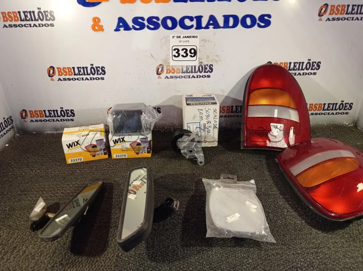 LOTE 339 - 02 LANTERNAS DA GRAND CARAVAM, 03 ESPELHOS RETROVISORES E 02 FILTROS WIX. (NO ESTADO) ATENÇÃO! FAZER A VISITAÇÃO ANTES DE ARREMATAR, NÃO SABEMOS SE FUNCIONA. LEILÃO NÃO TEM GARANTIA E NEM DEVOLUÇÃO, SUJEITO A POSSÍVEIS AVARIAS VISÍVEIS/OCULTAS E/OU AUSÊNCIA DE COMPONENTES.