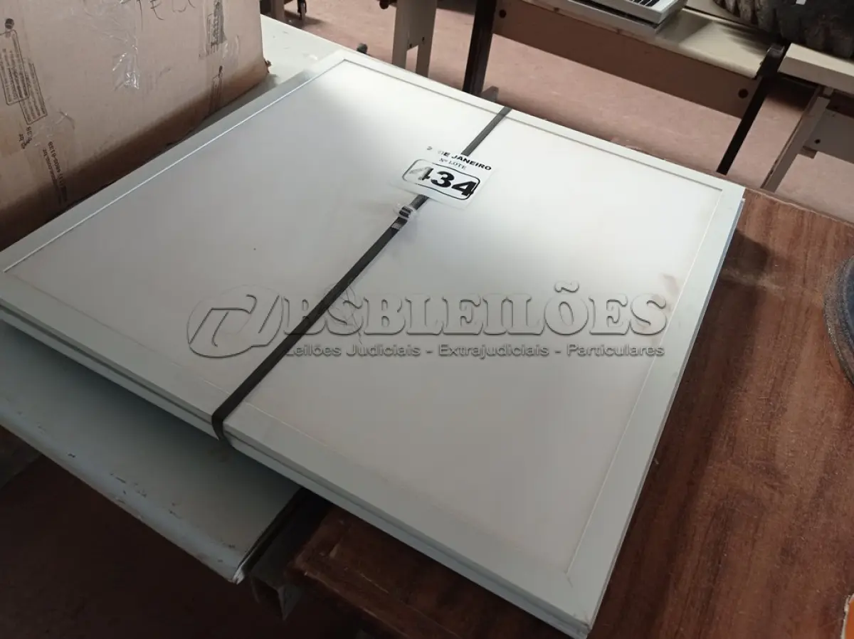 LOTE 434 - 04 PAINÉIS DE LED. (NO ESTADO) ATENÇÃO! FAZER A VISITAÇÃO ANTES DE ARREMATAR, NÃO SABEMOS SE FUNCIONA. LEILÃO NÃO TEM GARANTIA E NEM DEVOLUÇÃO, SUJEITO A POSSÍVEIS AVARIAS VISÍVEIS/OCULTAS E/OU AUSÊNCIA DE COMPONENTES.
