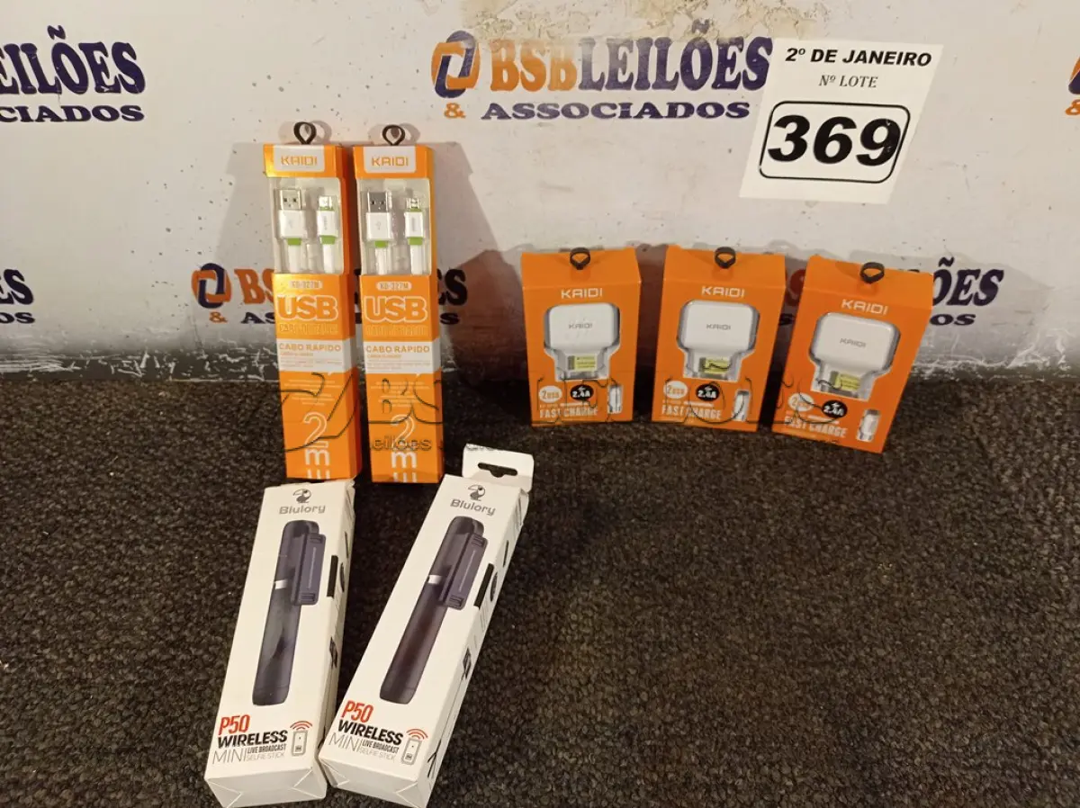 LOTE 369 - 03 CABOS TIP C  USB KD-605 CARREGAMENTO RÁPIDO, 02 CABO DE DADOS USB KD-327M E 02 MINE SELF STICK WIRELESS P50. (NO ESTADO) ATENÇÃO! FAZER A VISITAÇÃO ANTES DE ARREMATAR, NÃO SABEMOS SE FUNCIONA. LEILÃO NÃO TEM GARANTIA E NEM DEVOLUÇÃO, SUJEITO A POSSÍVEIS AVARIAS VISÍVEIS/OCULTAS E/OU AUSÊNCIA DE COMPONENTES.