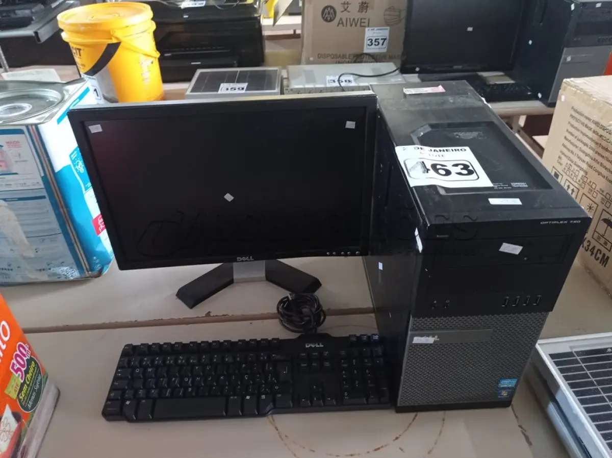 LOTE 463 - 01 CPU, 01 TECLADO E 01 MONITOR. (NO ESTADO) ATENÇÃO! FAZER A VISITAÇÃO ANTES DE ARREMATAR, NÃO SABEMOS SE FUNCIONA. LEILÃO NÃO TEM GARANTIA E NEM DEVOLUÇÃO, SUJEITO A POSSÍVEIS AVARIAS VISÍVEIS/OCULTAS E/OU AUSÊNCIA DE COMPONENTES.
