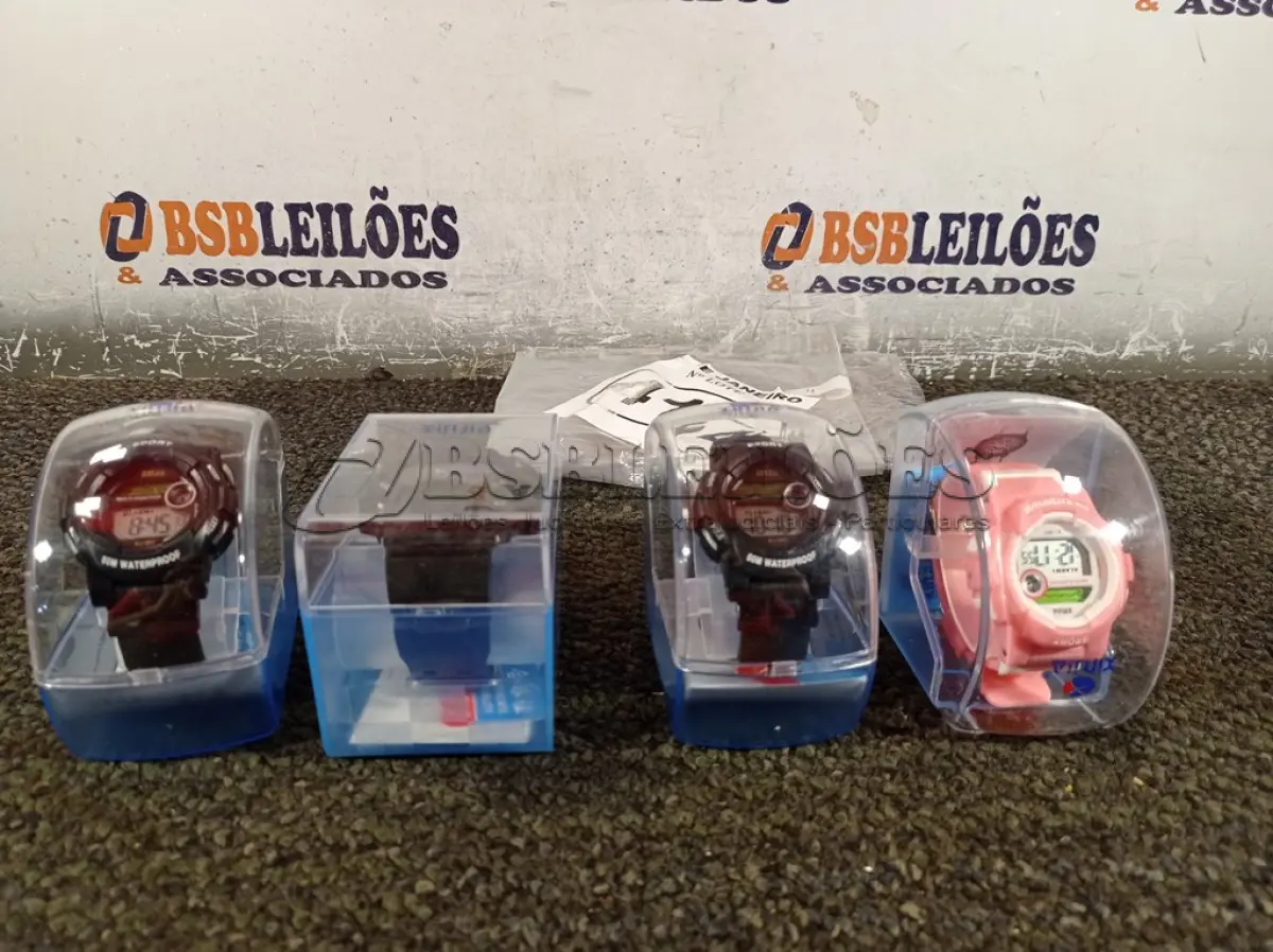 LOTE 414 - 04 RELÓGIOS. (NO ESTADO) ATENÇÃO! FAZER A VISITAÇÃO ANTES DE ARREMATAR, NÃO SABEMOS SE FUNCIONA. LEILÃO NÃO TEM GARANTIA E NEM DEVOLUÇÃO, SUJEITO A POSSÍVEIS AVARIAS VISÍVEIS/OCULTAS E/OU AUSÊNCIA DE COMPONENTES.