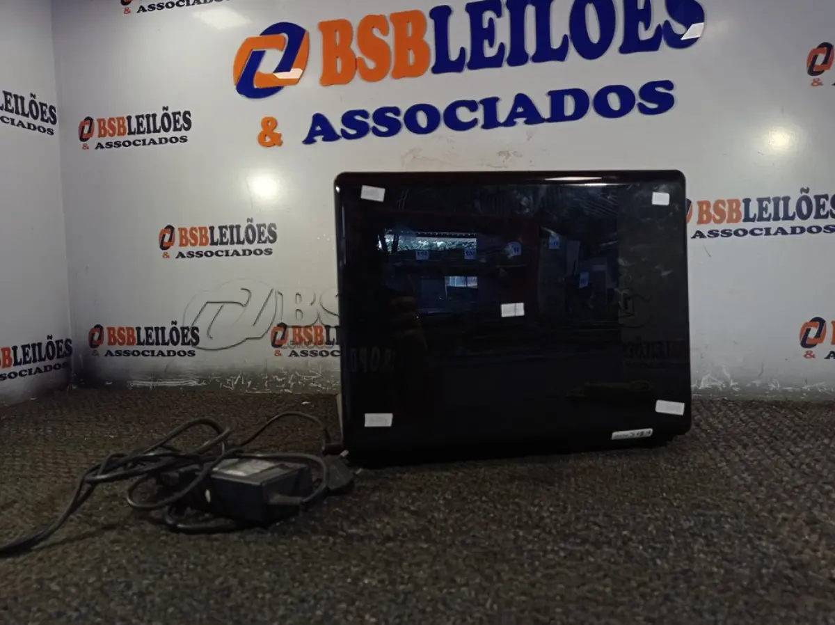 LOTE 423 - 01 NOTEBOOK MARCA VECTOR COM FONTE. (NO ESTADO) ATENÇÃO! FAZER A VISITAÇÃO ANTES DE ARREMATAR, NÃO SABEMOS SE FUNCIONA. LEILÃO NÃO TEM GARANTIA E NEM DEVOLUÇÃO, SUJEITO A POSSÍVEIS AVARIAS VISÍVEIS/OCULTAS E/OU AUSÊNCIA DE COMPONENTES.