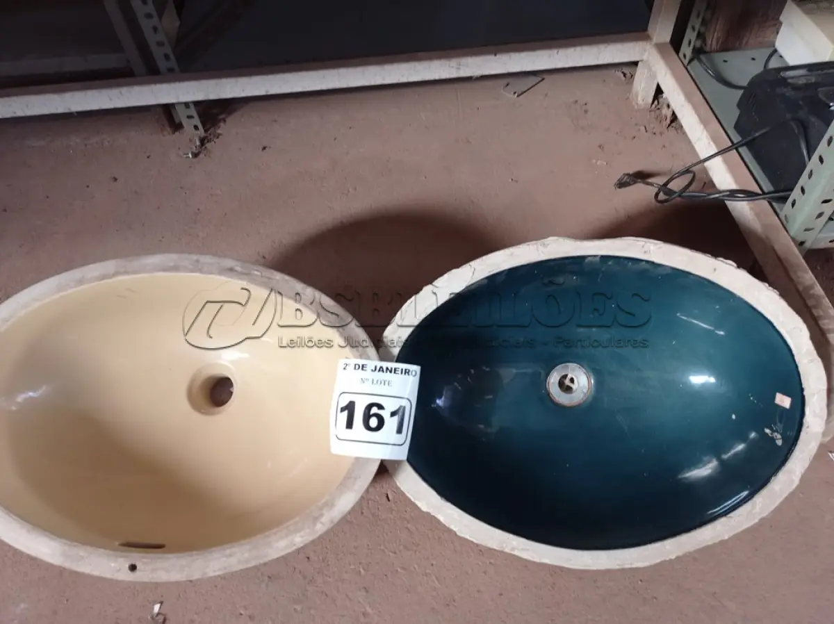 LOTE 161 - 02 CUBAS PARA BANHEIRO. (NO ESTADO) ATENÇÃO! FAZER A VISITAÇÃO ANTES DE ARREMATAR, NÃO SABEMOS SE FUNCIONA. LEILÃO NÃO TEM GARANTIA E NEM DEVOLUÇÃO, SUJEITO A POSSÍVEIS AVARIAS VISÍVEIS/OCULTAS E/OU AUSÊNCIA DE COMPONENTES.