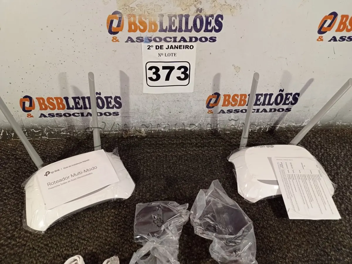 LOTE 373 - 02 ROTEADORES TP-LINK COM CABO E FONTE. (NO ESTADO) ATENÇÃO! FAZER A VISITAÇÃO ANTES DE ARREMATAR, NÃO SABEMOS SE FUNCIONA. LEILÃO NÃO TEM GARANTIA E NEM DEVOLUÇÃO, SUJEITO A POSSÍVEIS AVARIAS VISÍVEIS/OCULTAS E/OU AUSÊNCIA DE COMPONENTES.