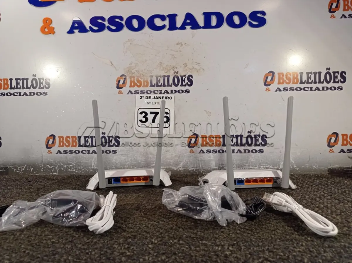 LOTE 376 - 02 ROTEADORES TP-LINK COM CABO E FONTE. (NO ESTADO) ATENÇÃO! FAZER A VISITAÇÃO ANTES DE ARREMATAR, NÃO SABEMOS SE FUNCIONA. LEILÃO NÃO TEM GARANTIA E NEM DEVOLUÇÃO, SUJEITO A POSSÍVEIS AVARIAS VISÍVEIS/OCULTAS E/OU AUSÊNCIA DE COMPONENTES.