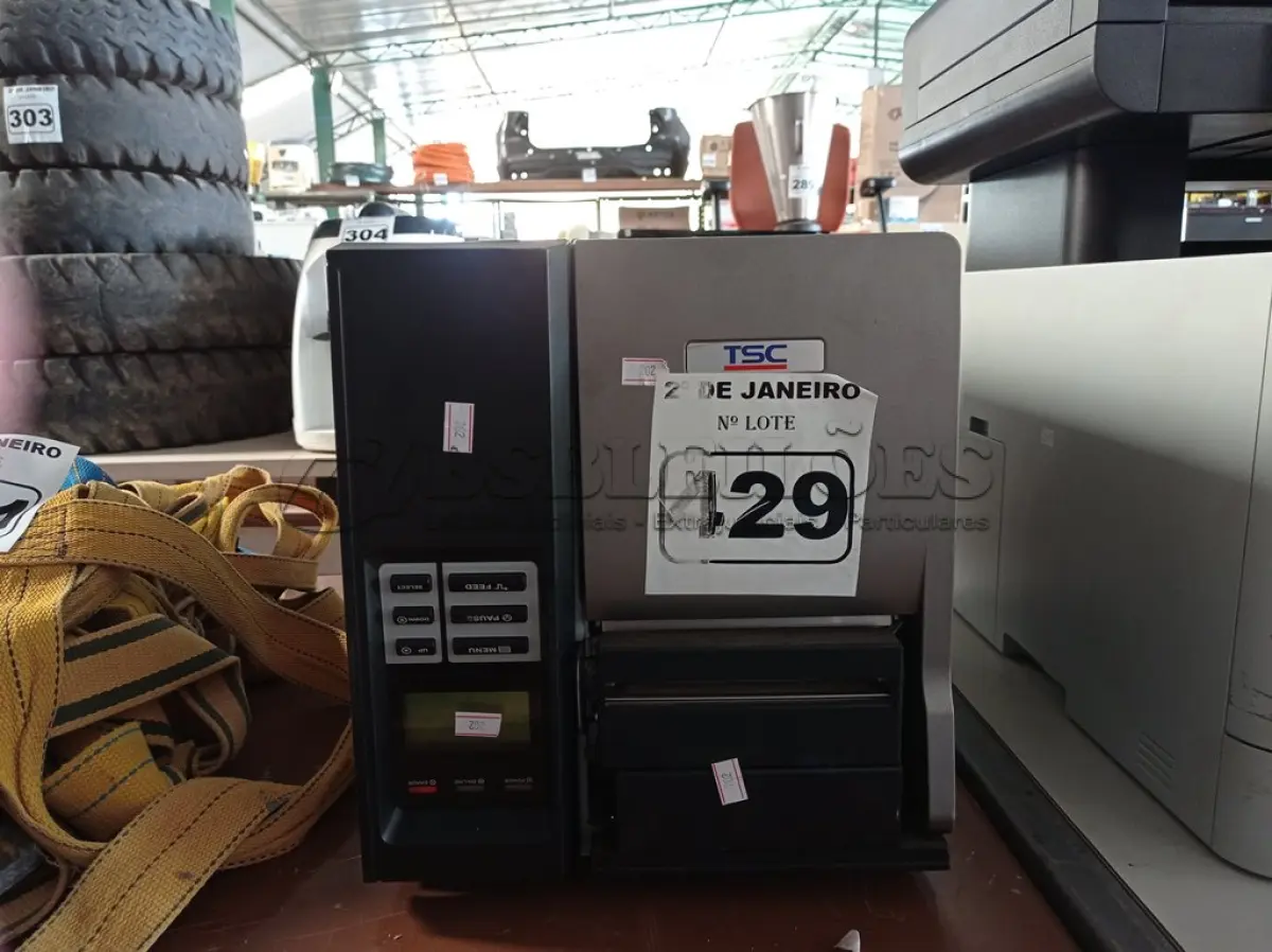 LOTE 429 - 01 IMPRESSORA DE ETIQUETAS MARCA TSC. (NO ESTADO) ATENÇÃO! FAZER A VISITAÇÃO ANTES DE ARREMATAR, NÃO SABEMOS SE FUNCIONA. LEILÃO NÃO TEM GARANTIA E NEM DEVOLUÇÃO, SUJEITO A POSSÍVEIS AVARIAS VISÍVEIS/OCULTAS E/OU AUSÊNCIA DE COMPONENTES.